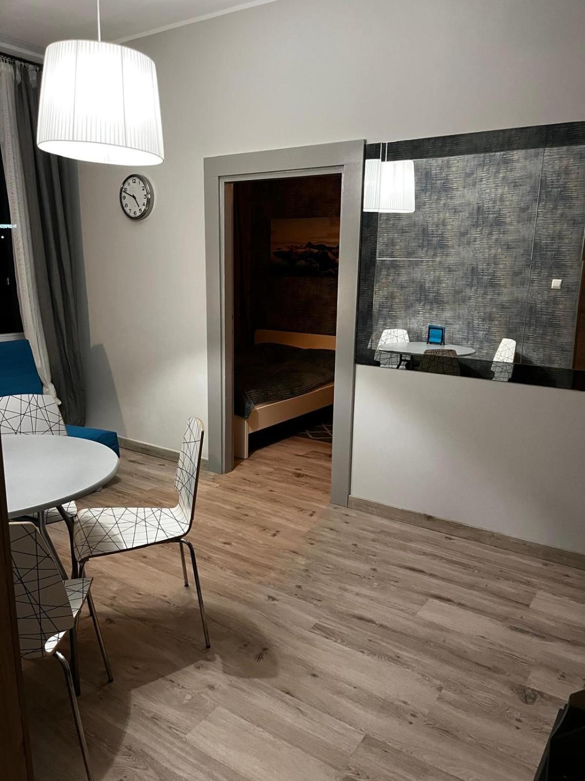 Avis Skwer Kosciuszki 10 * Gdynia